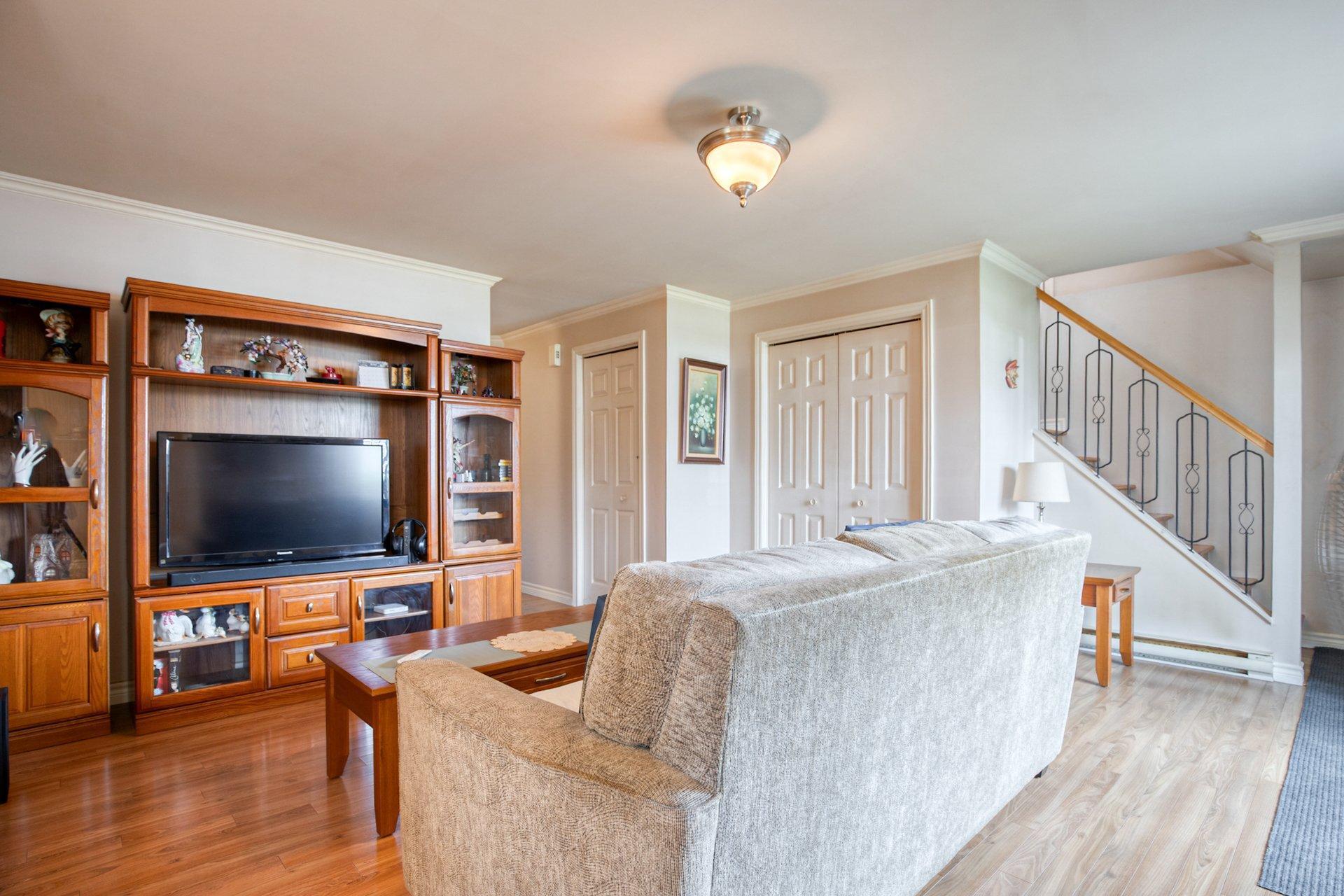 









14695

 - 14705


Av. des Érables-Argentés

,
Saint-Hyacinthe,




QC
J2R1M3

