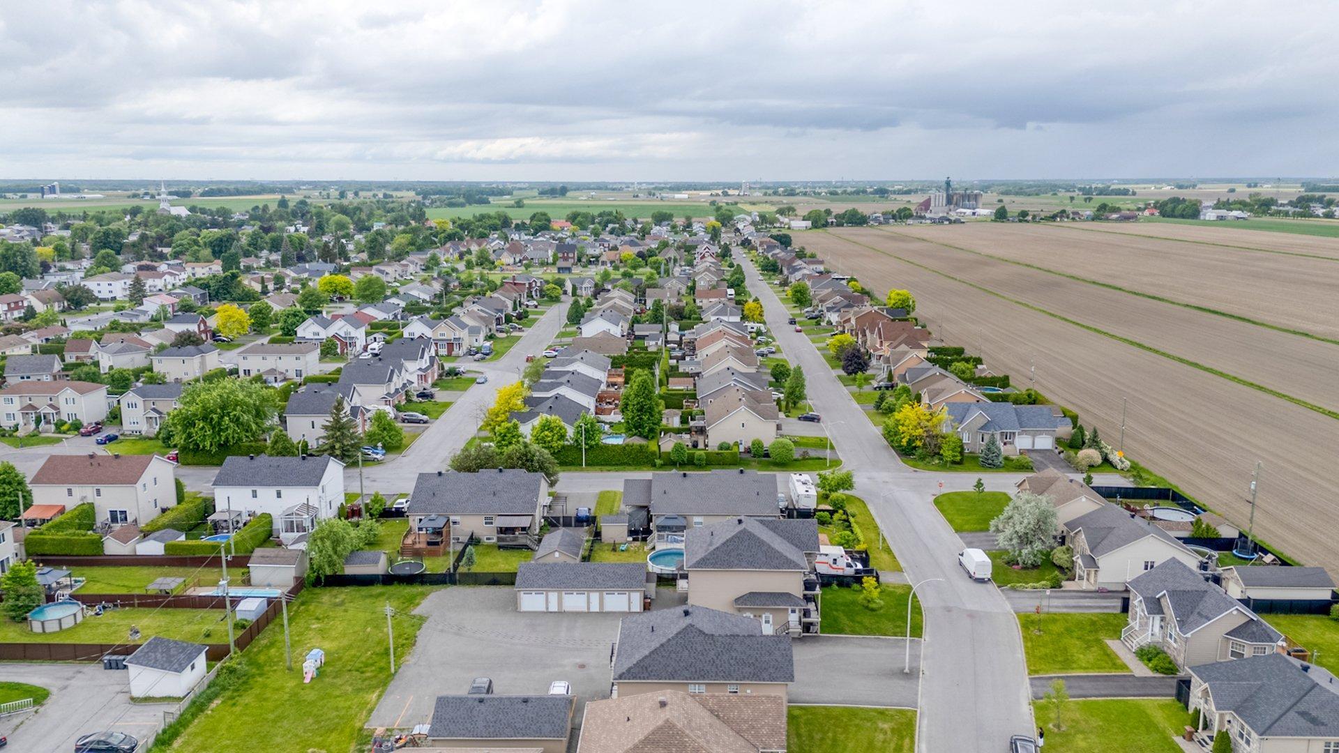 









14695

 - 14705


Av. des Érables-Argentés

,
Saint-Hyacinthe,




QC
J2R1M3

