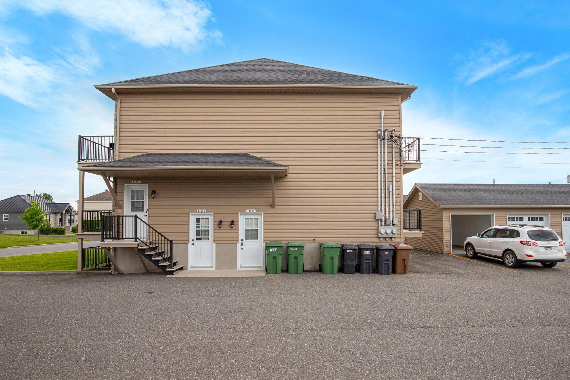 









14695

 - 14705


Av. des Érables-Argentés

,
Saint-Hyacinthe,




QC
J2R1M3


