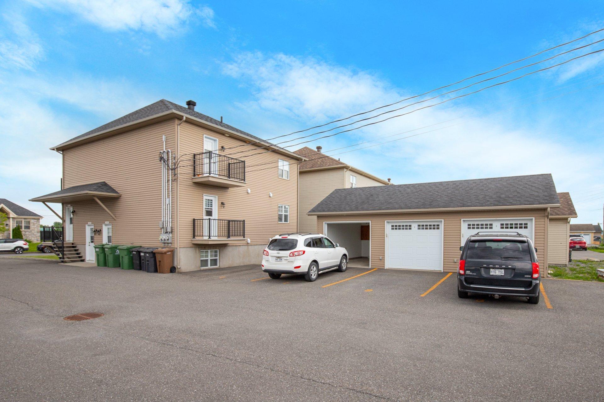 









14695

 - 14705


Av. des Érables-Argentés

,
Saint-Hyacinthe,




QC
J2R1M3

