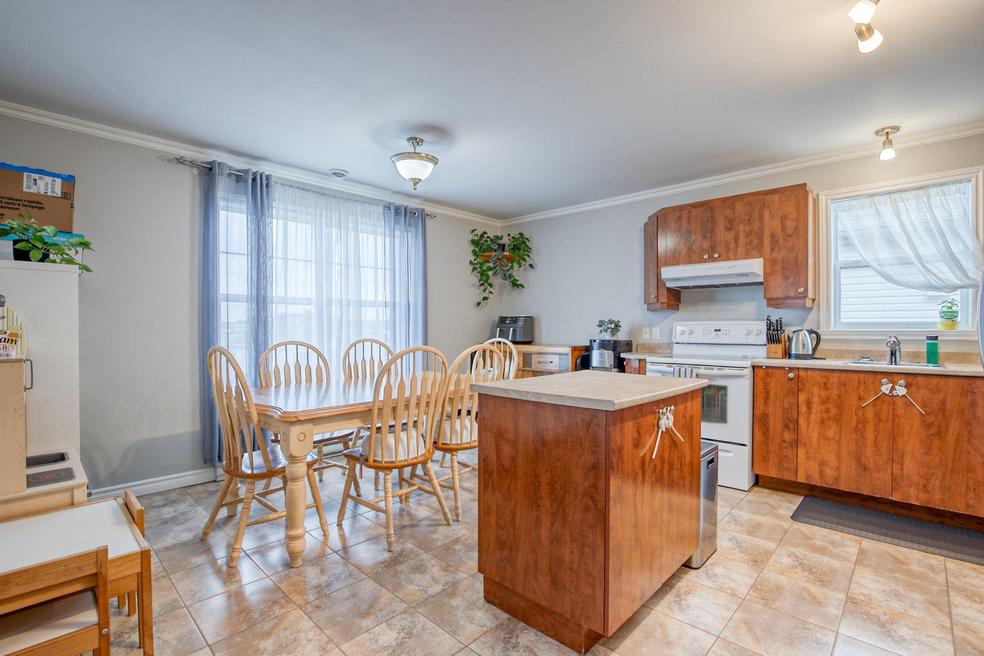









14695

 - 14705


Av. des Érables-Argentés

,
Saint-Hyacinthe,




QC
J2R1M3

