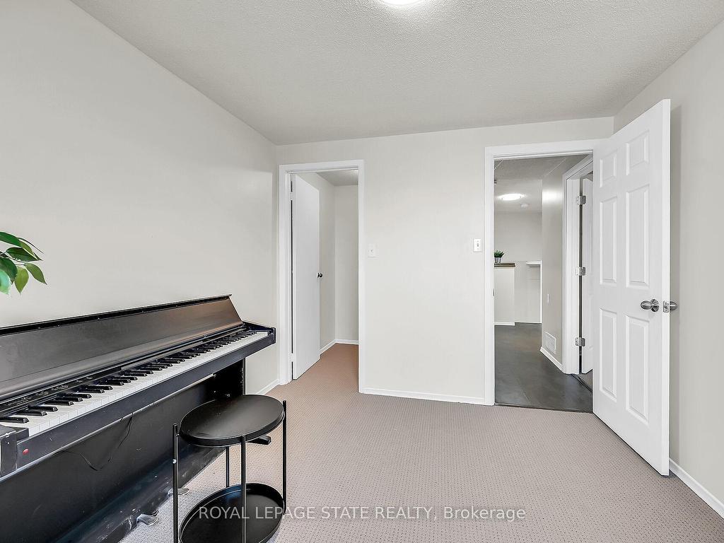 









183


Garden

Crescent,
Hamilton,




ON
L8V 4T3

