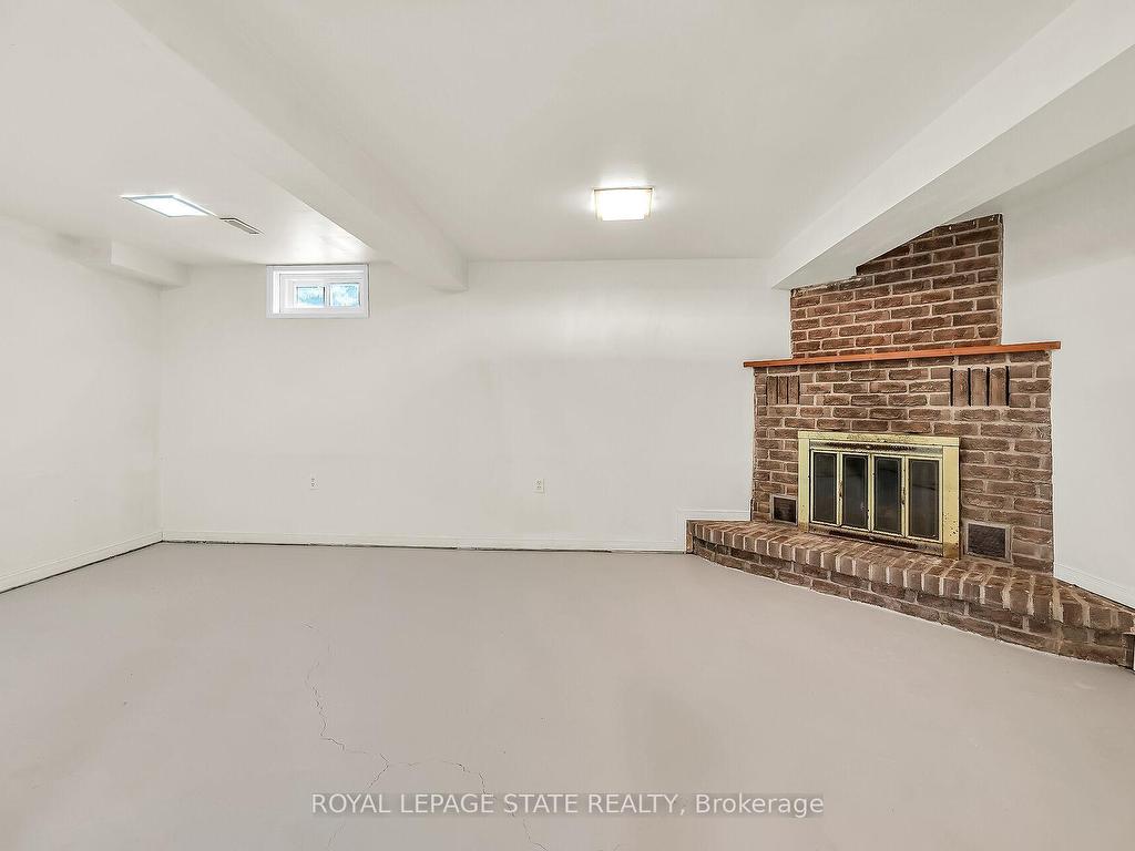 









183


Garden

Crescent,
Hamilton,




ON
L8V 4T3

