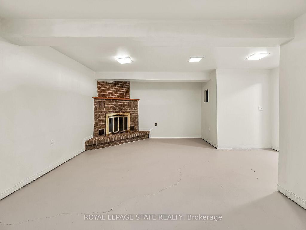 









183


Garden

Crescent,
Hamilton,




ON
L8V 4T3

