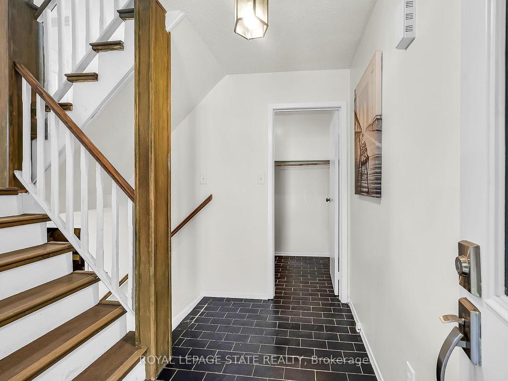 









183


Garden

Crescent,
Hamilton,




ON
L8V 4T3

