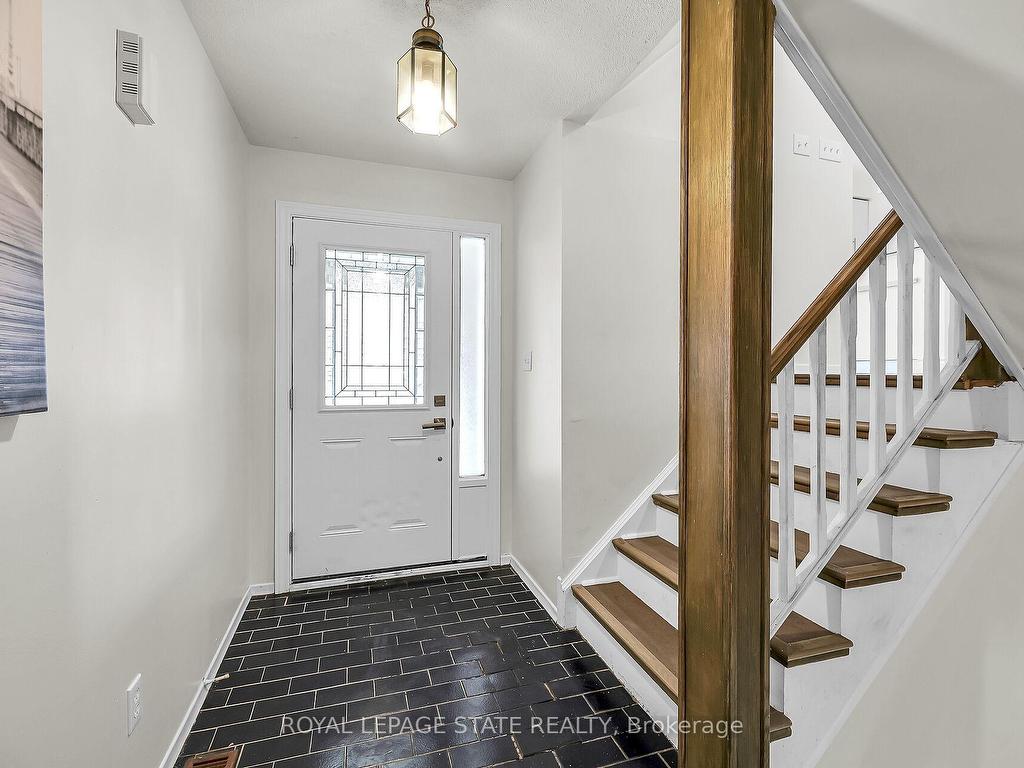 









183


Garden

Crescent,
Hamilton,




ON
L8V 4T3

