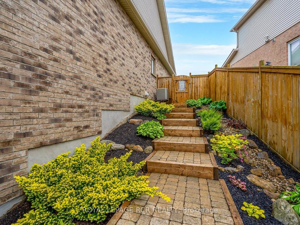 









39


Dinnick

Crescent,
Orangeville,




ON
L9W 0B7

