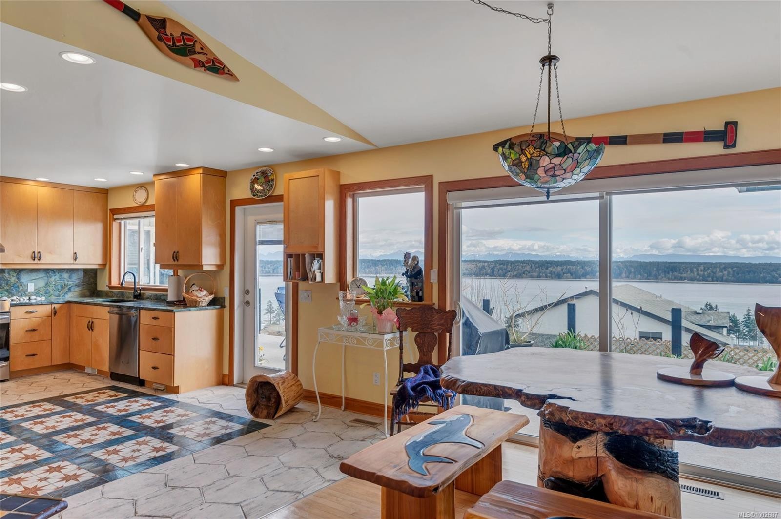 









253


Alder

St South,
Campbell River,




BC
V9W 2M9

