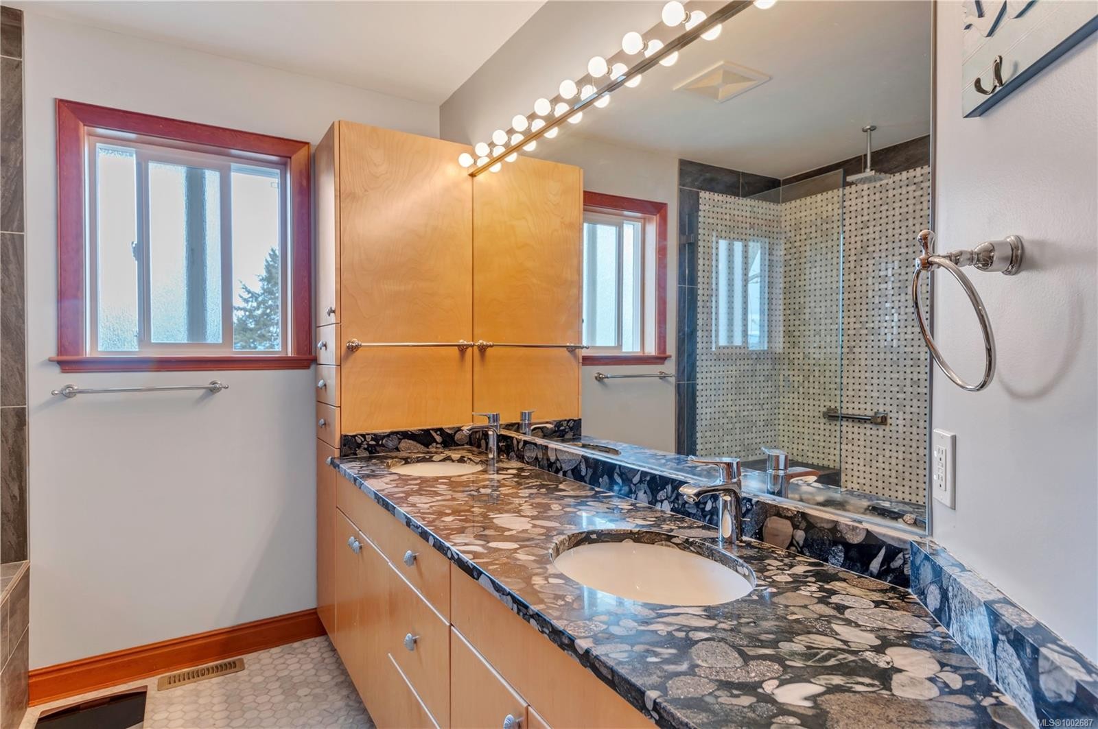 









253


Alder

St South,
Campbell River,




BC
V9W 2M9

