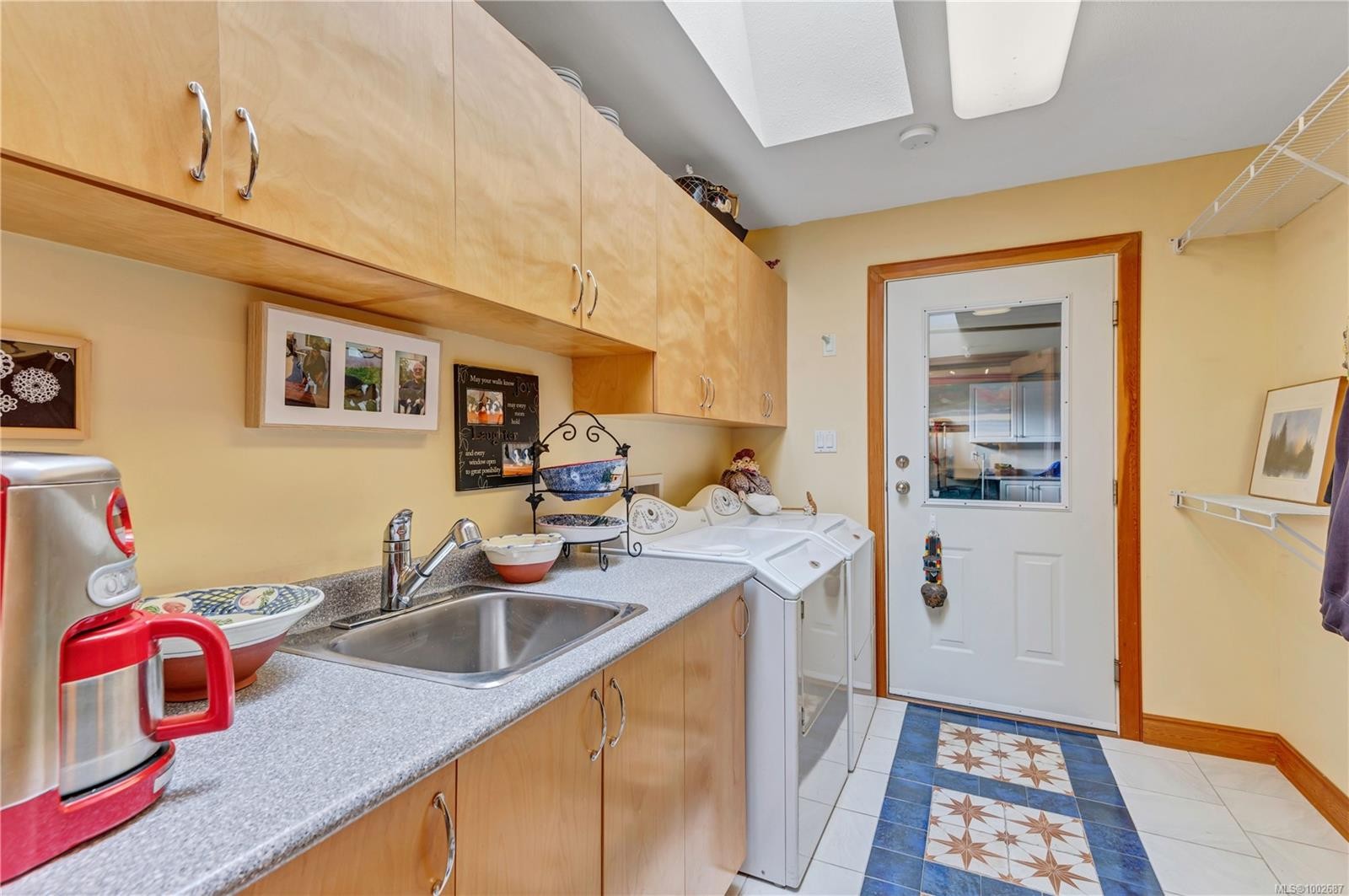 









253


Alder

St South,
Campbell River,




BC
V9W 2M9

