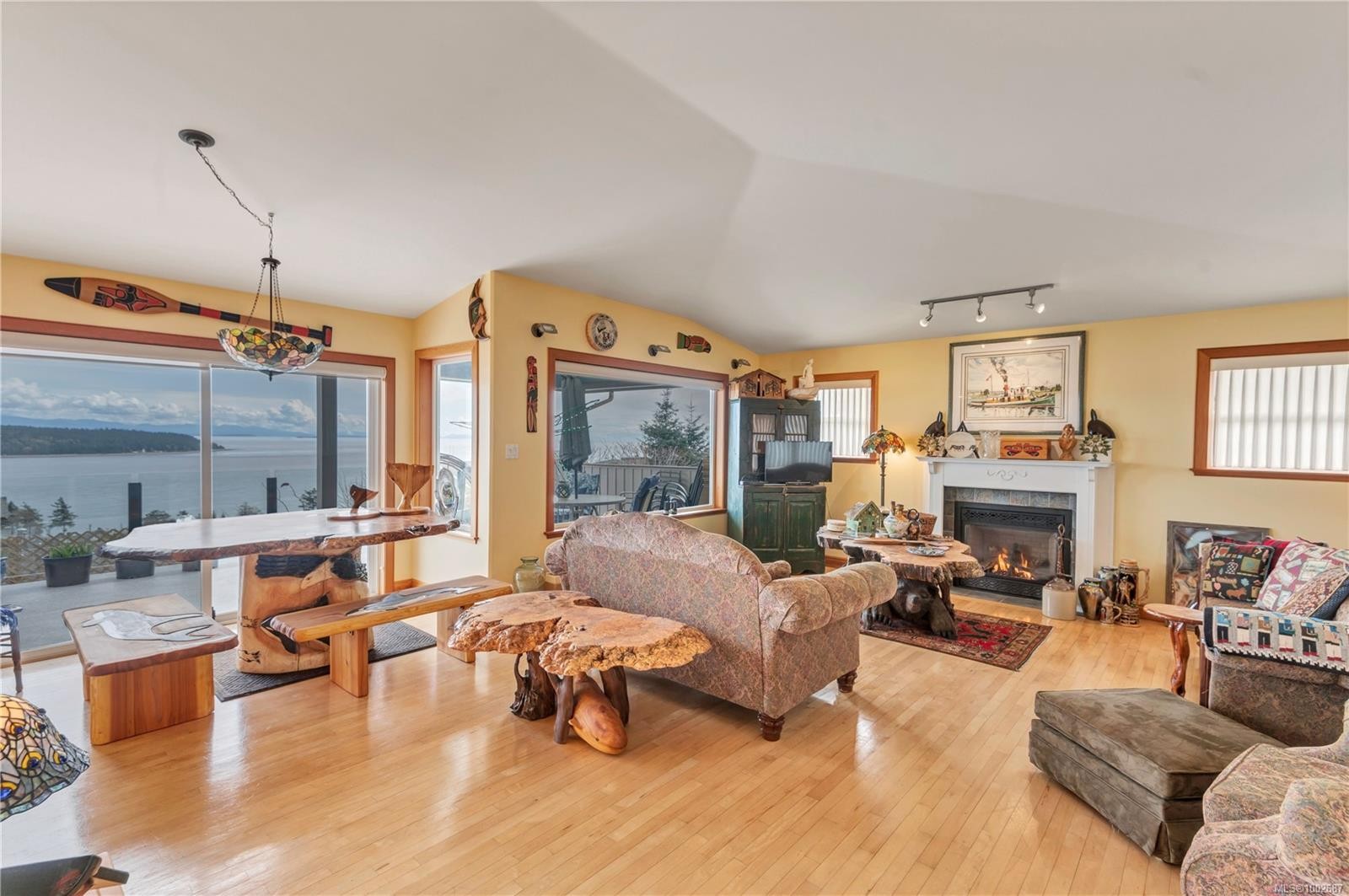 









253


Alder

St South,
Campbell River,




BC
V9W 2M9


