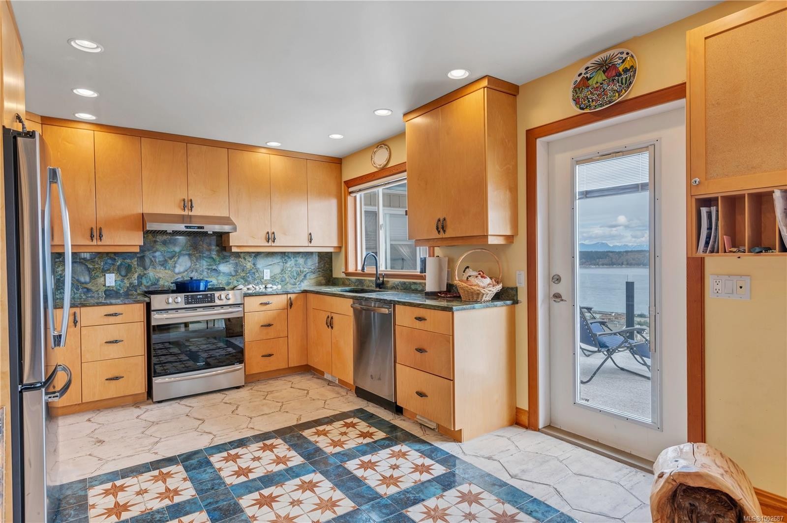 









253


Alder

St South,
Campbell River,




BC
V9W 2M9

