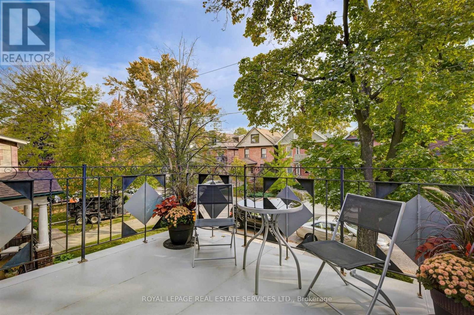












2 - 150 MEDLAND STREET

,
Toronto,




Ontario
M6P2N5

