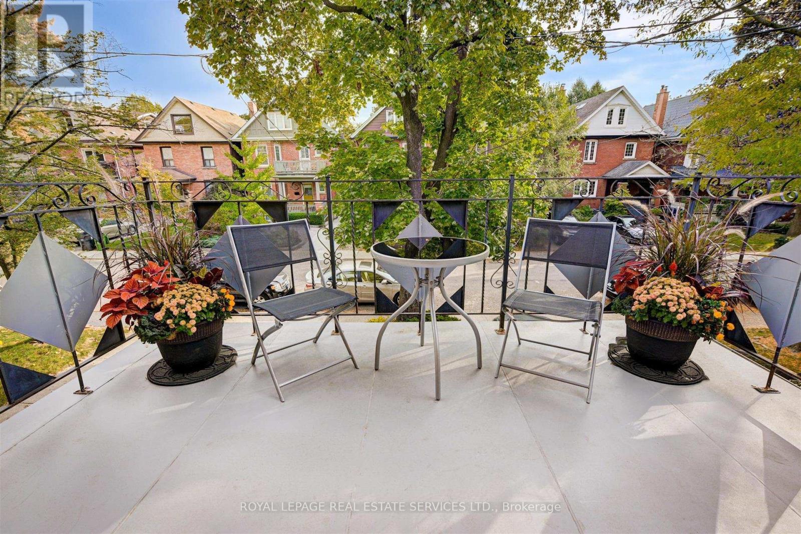 












2 - 150 MEDLAND STREET

,
Toronto,




Ontario
M6P2N5

