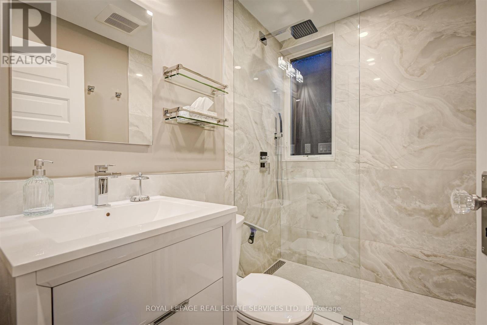 












2 - 150 MEDLAND STREET

,
Toronto,




Ontario
M6P2N5

