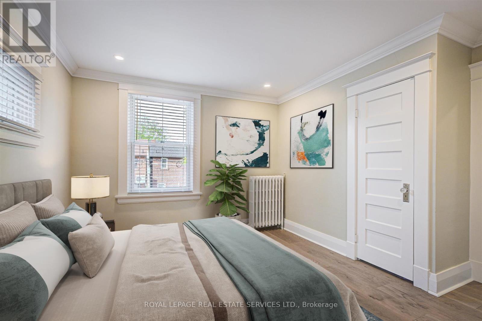 












2 - 150 MEDLAND STREET

,
Toronto,




Ontario
M6P2N5

