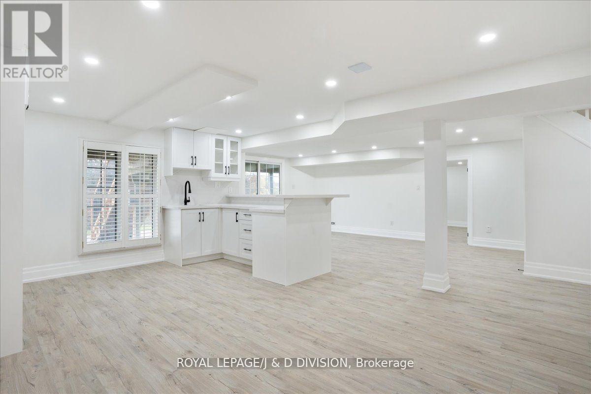












17 SLEEPY HOLLOW LANE

,
Whitchurch-Stouffville,




Ontario
L4A7X4

