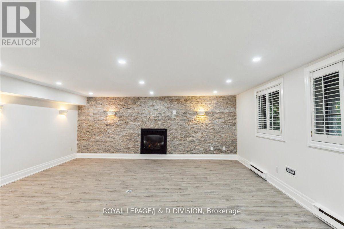 












17 SLEEPY HOLLOW LANE

,
Whitchurch-Stouffville,




Ontario
L4A7X4

