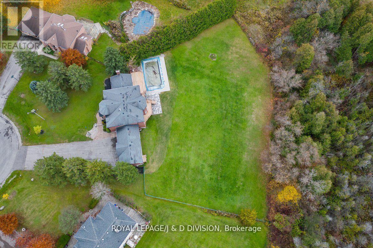 












17 SLEEPY HOLLOW LANE

,
Whitchurch-Stouffville,




Ontario
L4A7X4

