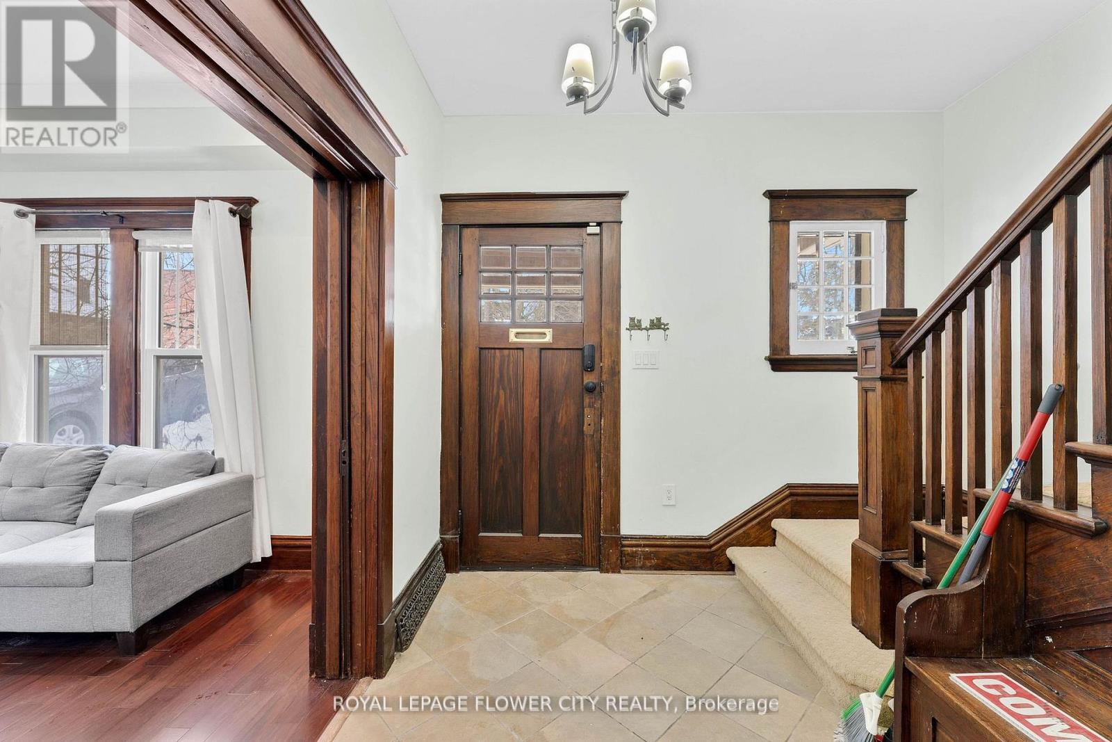 












217 EARL STREET

,
Ingersoll,




Ontario
N5C2X2

