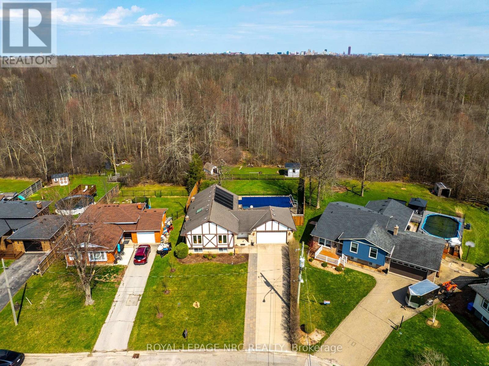 












12 ENGLEWOOD COURT

,
Fort Erie (Crescent Park),




Ontario
L2A5X5


