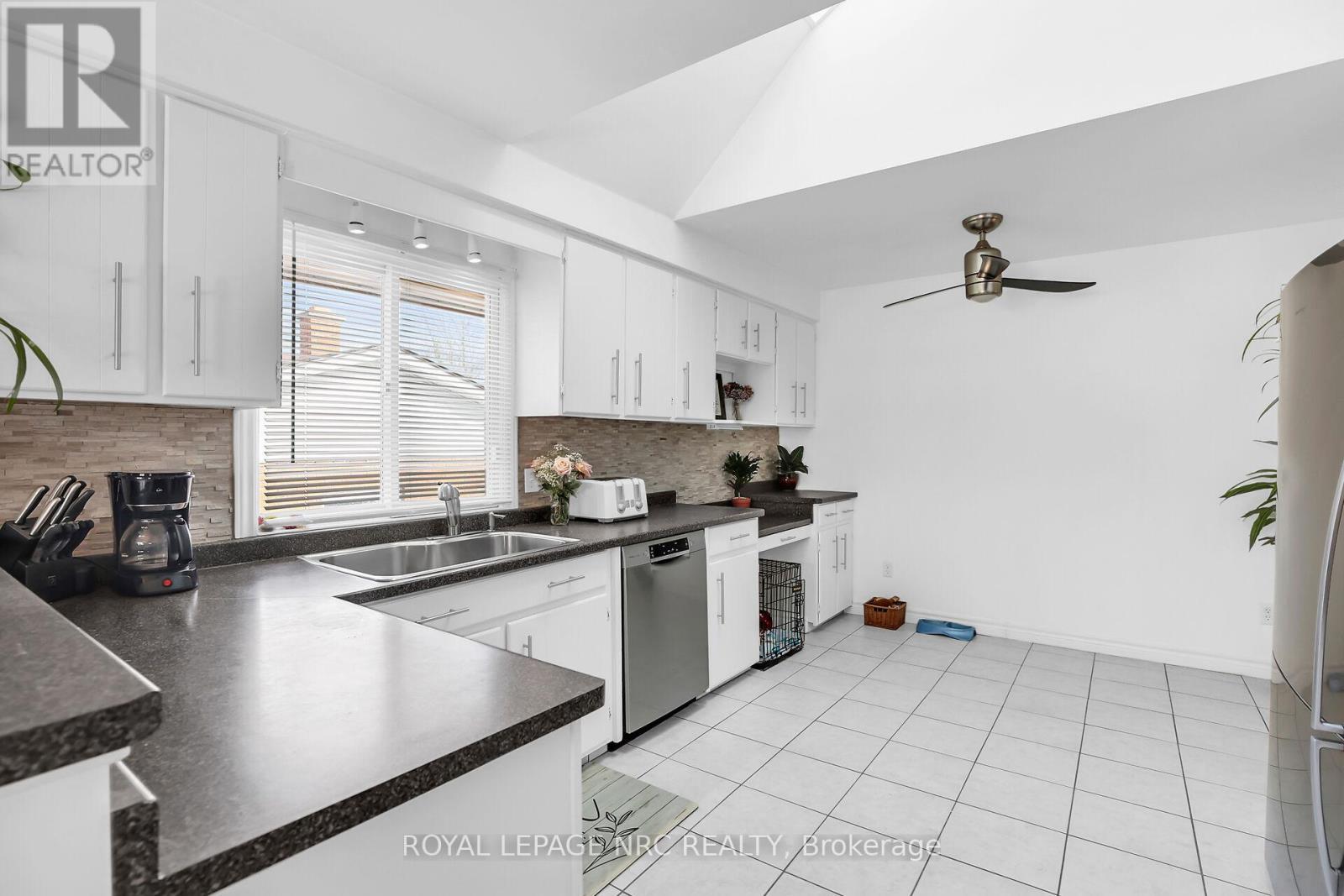 












12 ENGLEWOOD COURT

,
Fort Erie (Crescent Park),




Ontario
L2A5X5

