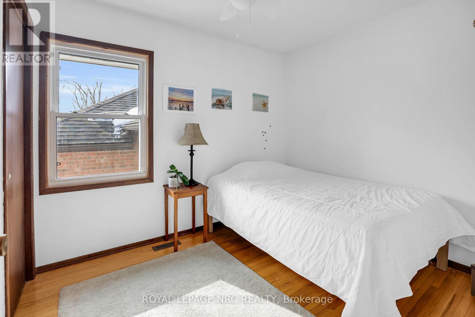 












12 ENGLEWOOD COURT

,
Fort Erie (Crescent Park),




Ontario
L2A5X5

