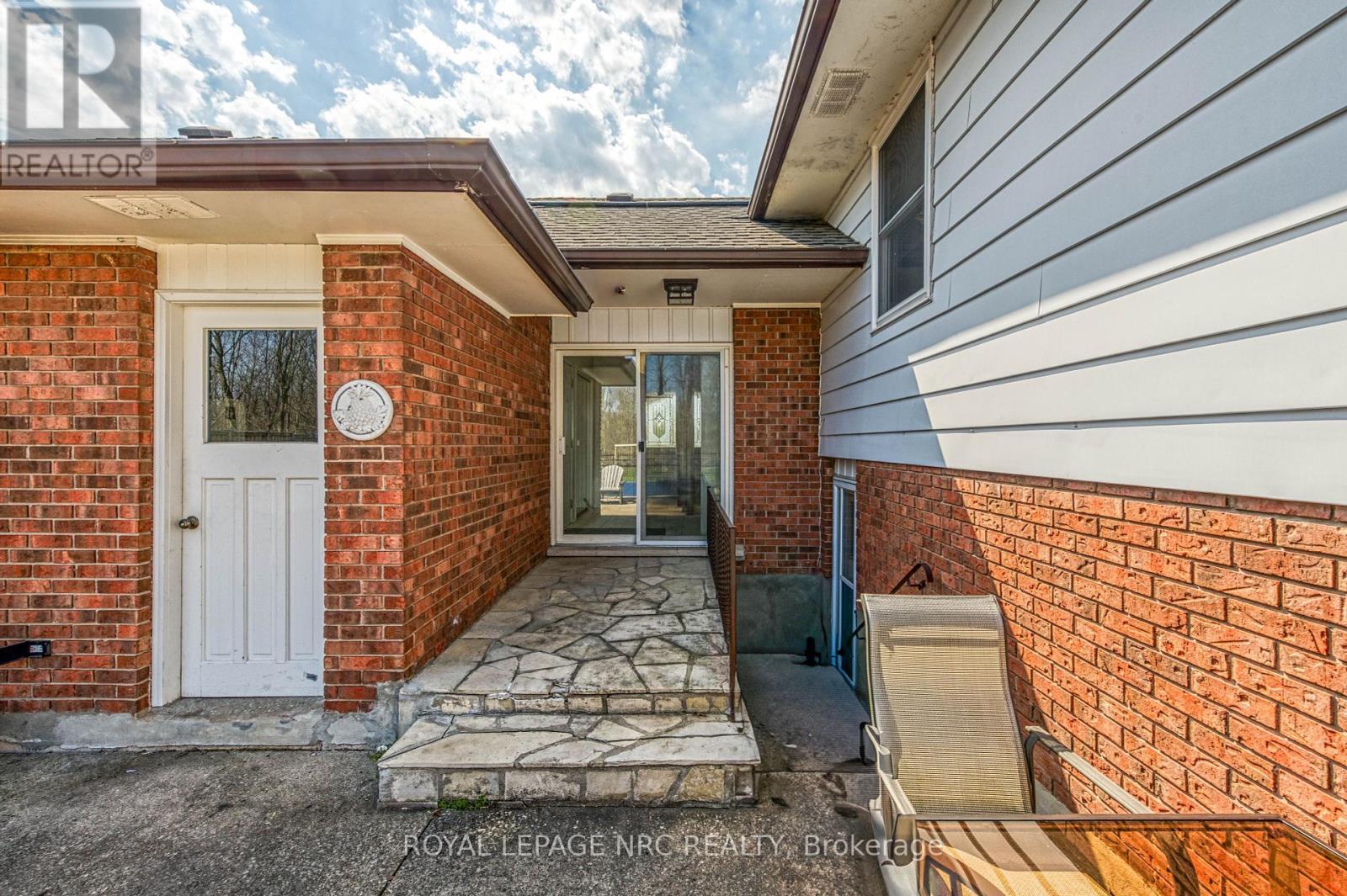 












12 ENGLEWOOD COURT

,
Fort Erie (Crescent Park),




Ontario
L2A5X5

