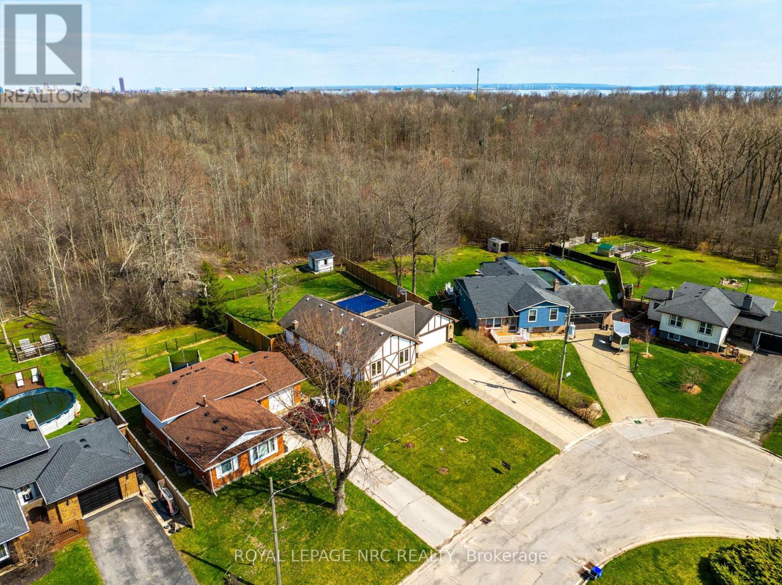 












12 ENGLEWOOD COURT

,
Fort Erie (Crescent Park),




Ontario
L2A5X5

