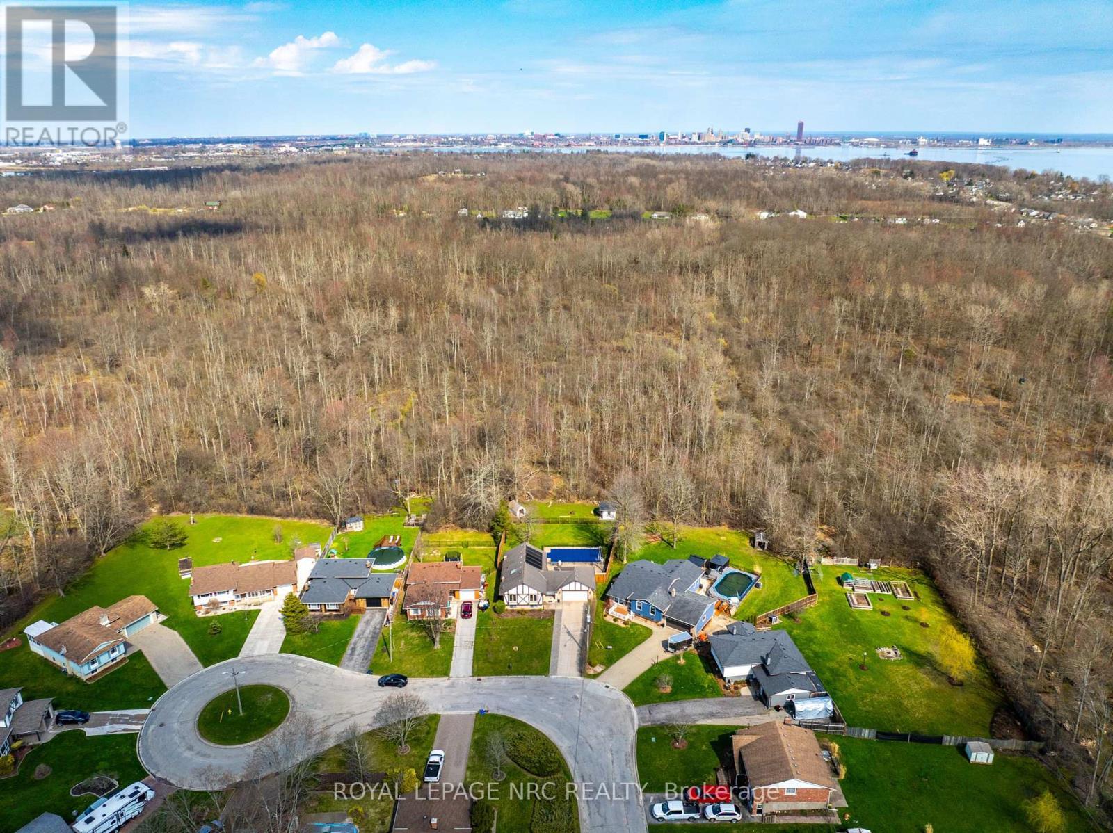












12 ENGLEWOOD COURT

,
Fort Erie (Crescent Park),




Ontario
L2A5X5

