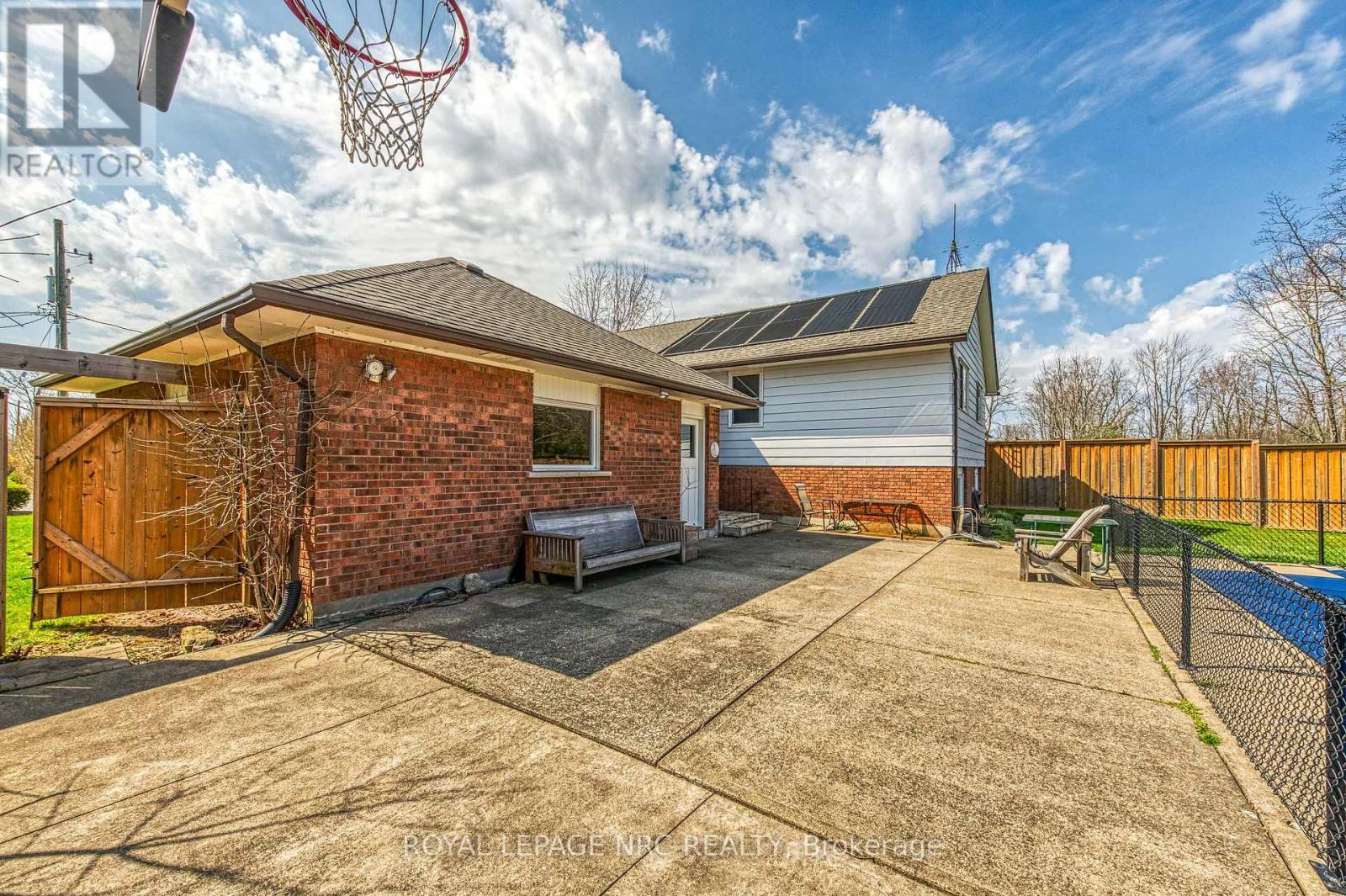 












12 ENGLEWOOD COURT

,
Fort Erie (Crescent Park),




Ontario
L2A5X5

