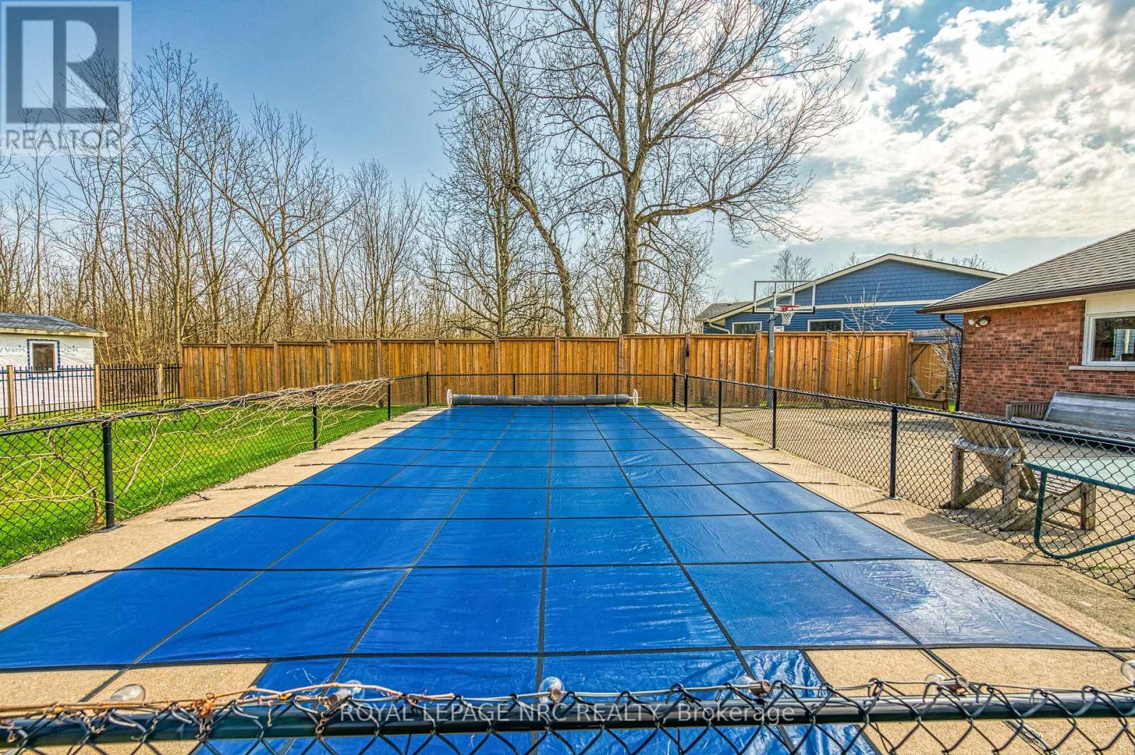 












12 ENGLEWOOD COURT

,
Fort Erie (Crescent Park),




Ontario
L2A5X5

