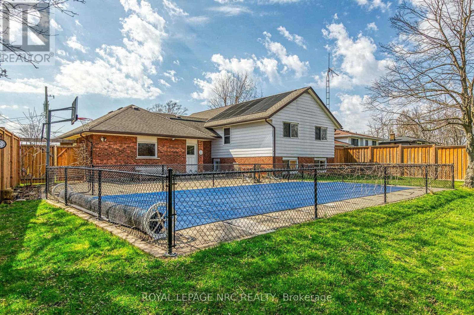 












12 ENGLEWOOD COURT

,
Fort Erie (Crescent Park),




Ontario
L2A5X5

