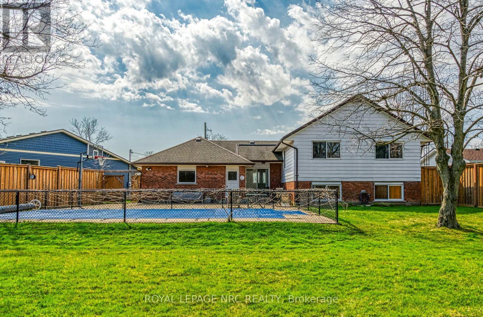 












12 ENGLEWOOD COURT

,
Fort Erie (Crescent Park),




Ontario
L2A5X5

