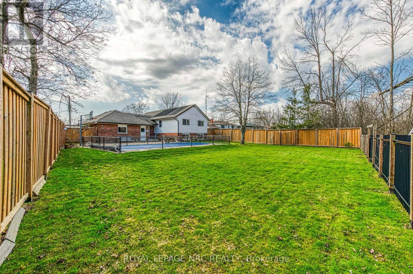 












12 ENGLEWOOD COURT

,
Fort Erie (Crescent Park),




Ontario
L2A5X5


