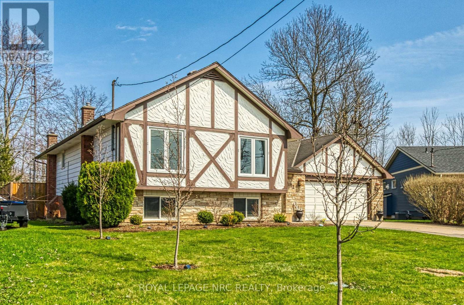












12 ENGLEWOOD COURT

,
Fort Erie (Crescent Park),




Ontario
L2A5X5

