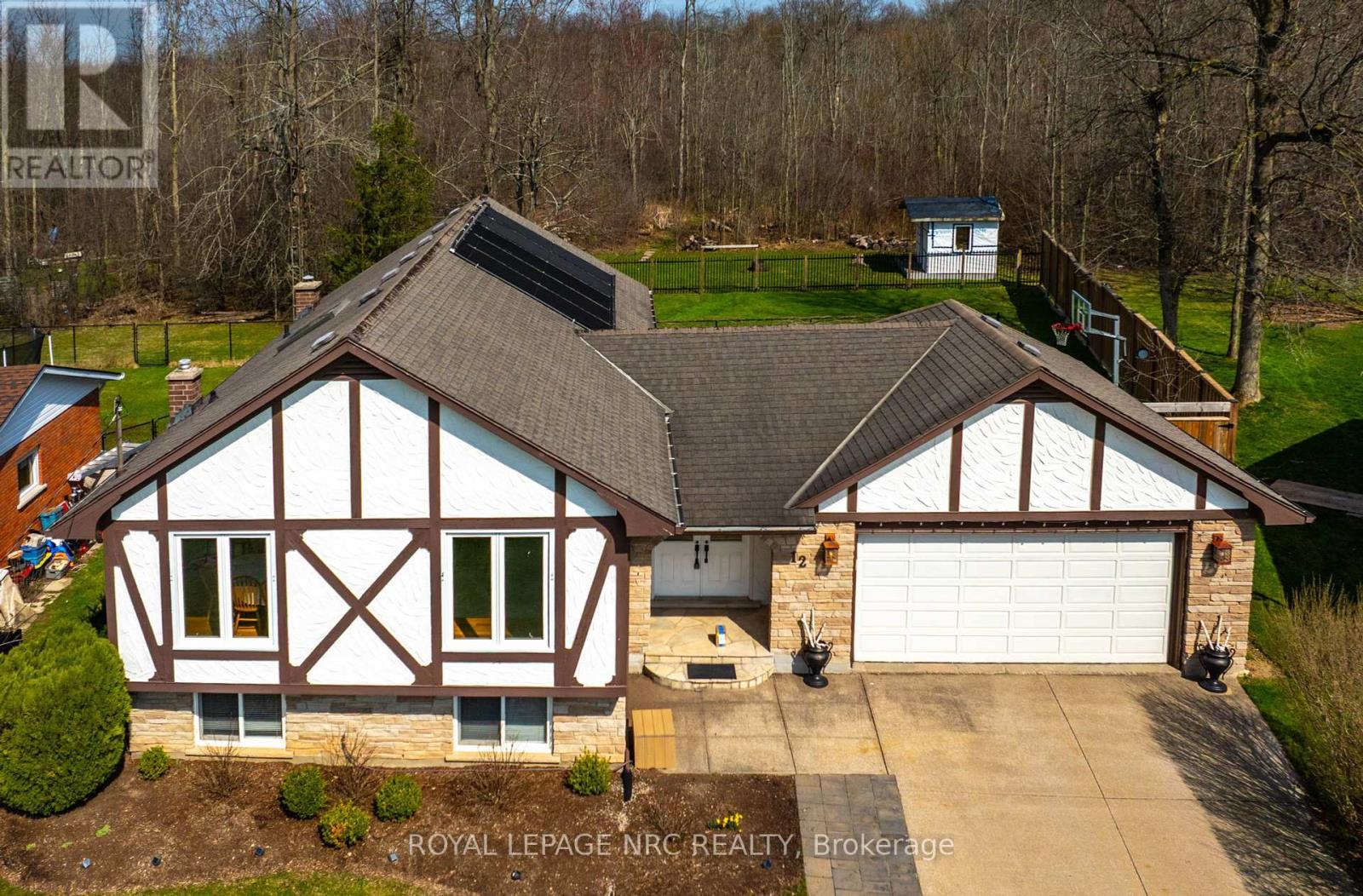 












12 ENGLEWOOD COURT

,
Fort Erie (Crescent Park),




Ontario
L2A5X5

