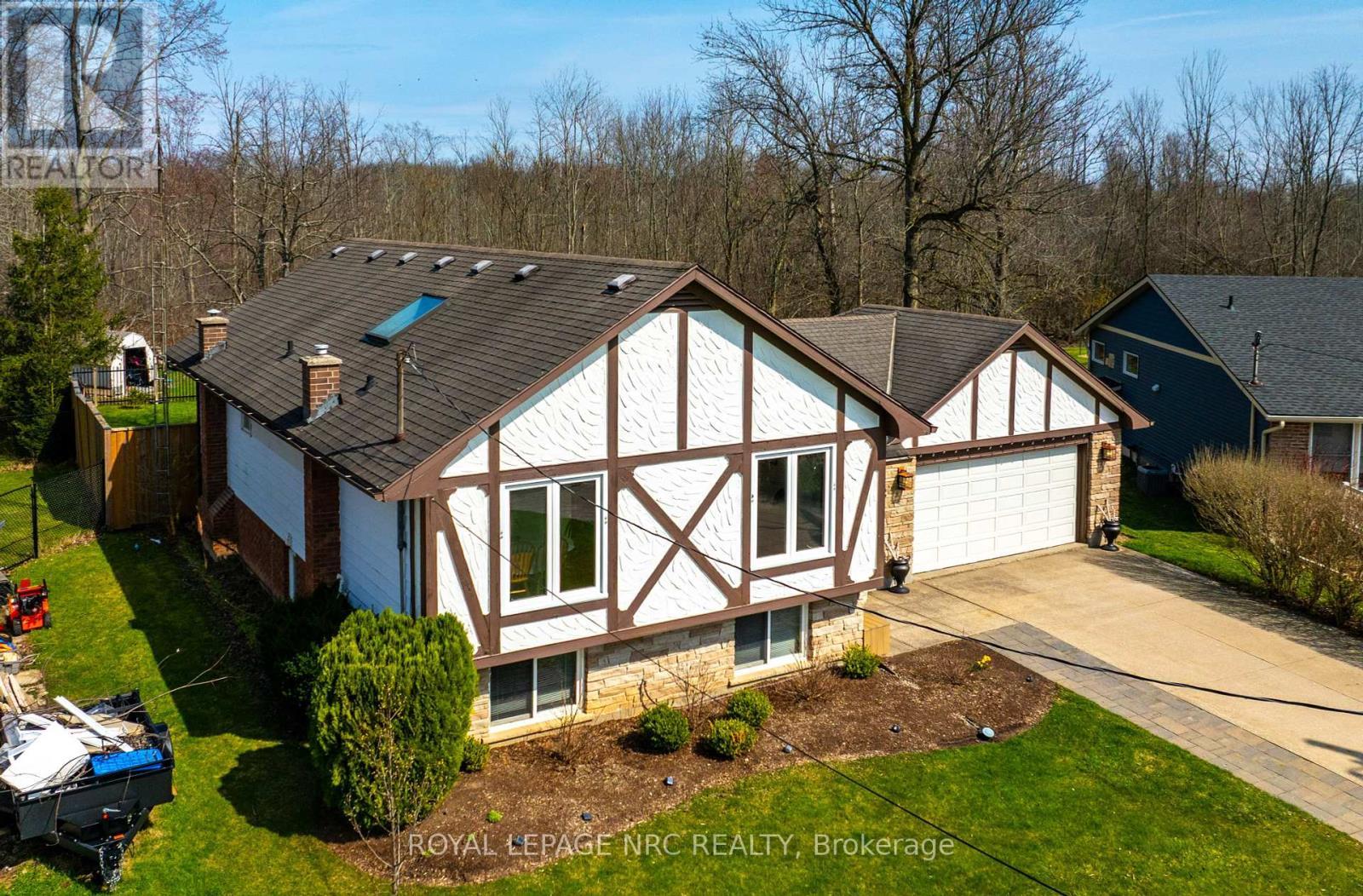 












12 ENGLEWOOD COURT

,
Fort Erie (Crescent Park),




Ontario
L2A5X5


