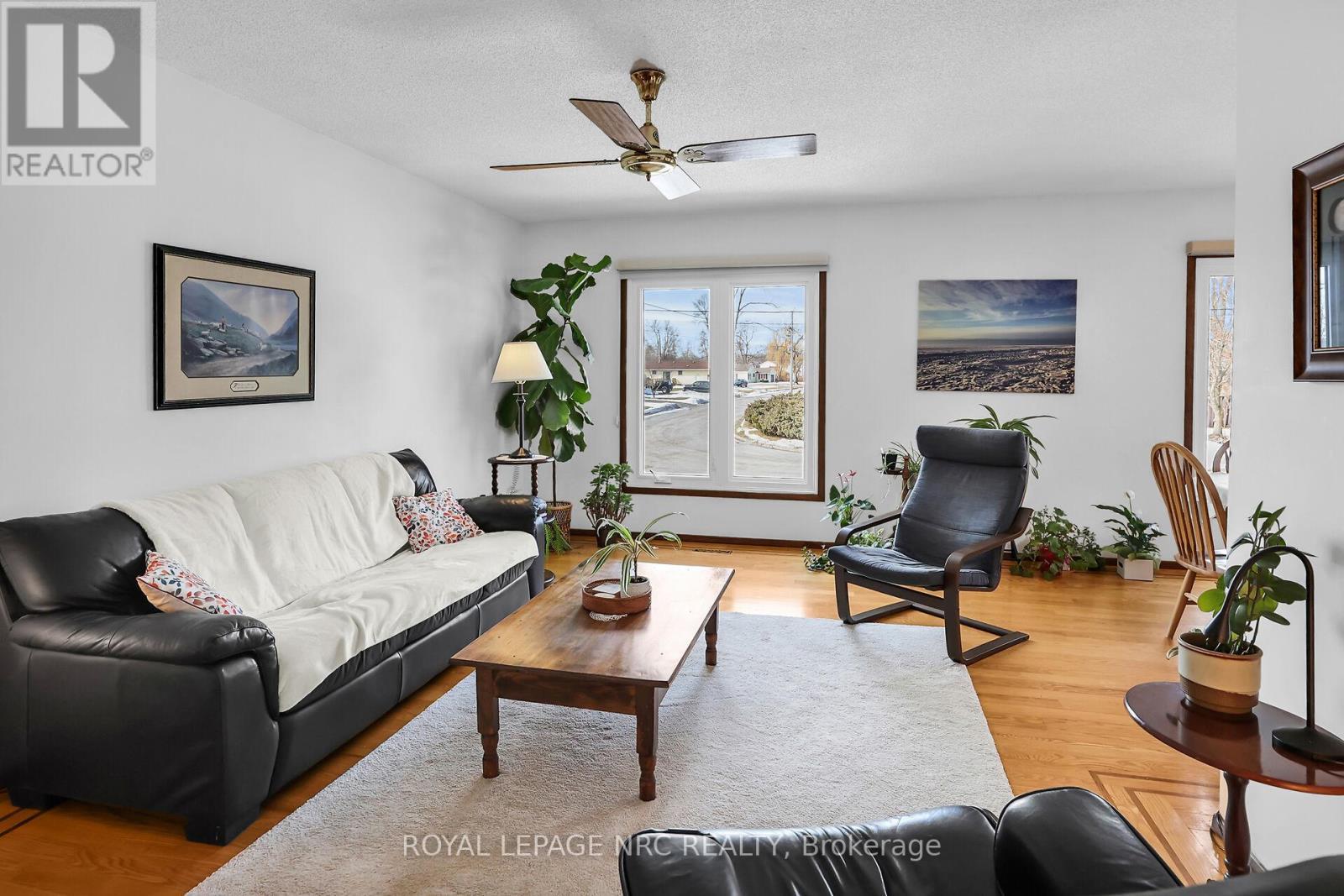 












12 ENGLEWOOD COURT

,
Fort Erie (Crescent Park),




Ontario
L2A5X5

