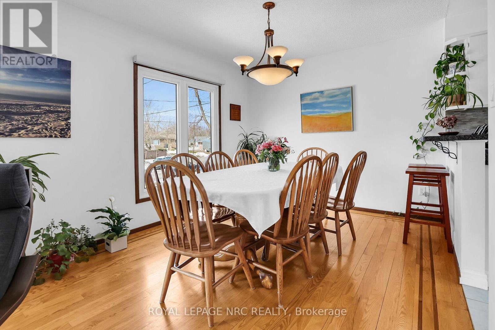 












12 ENGLEWOOD COURT

,
Fort Erie (Crescent Park),




Ontario
L2A5X5

