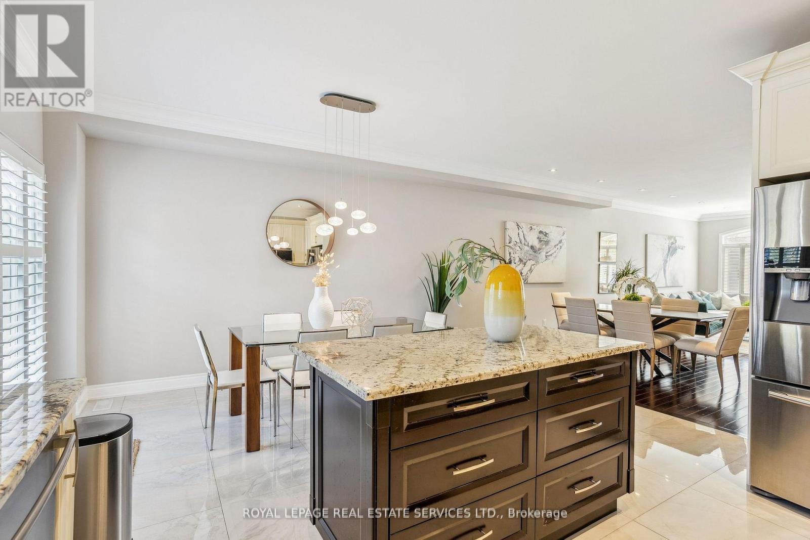 












63 LONG BRANCH AVENUE

,
Toronto,




Ontario
M8W3J3

