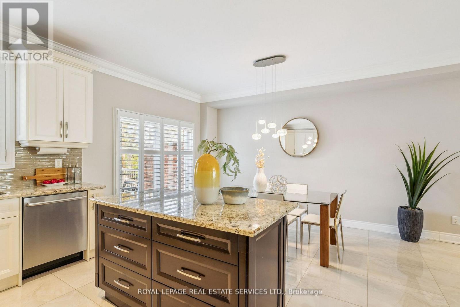 












63 LONG BRANCH AVENUE

,
Toronto,




Ontario
M8W3J3

