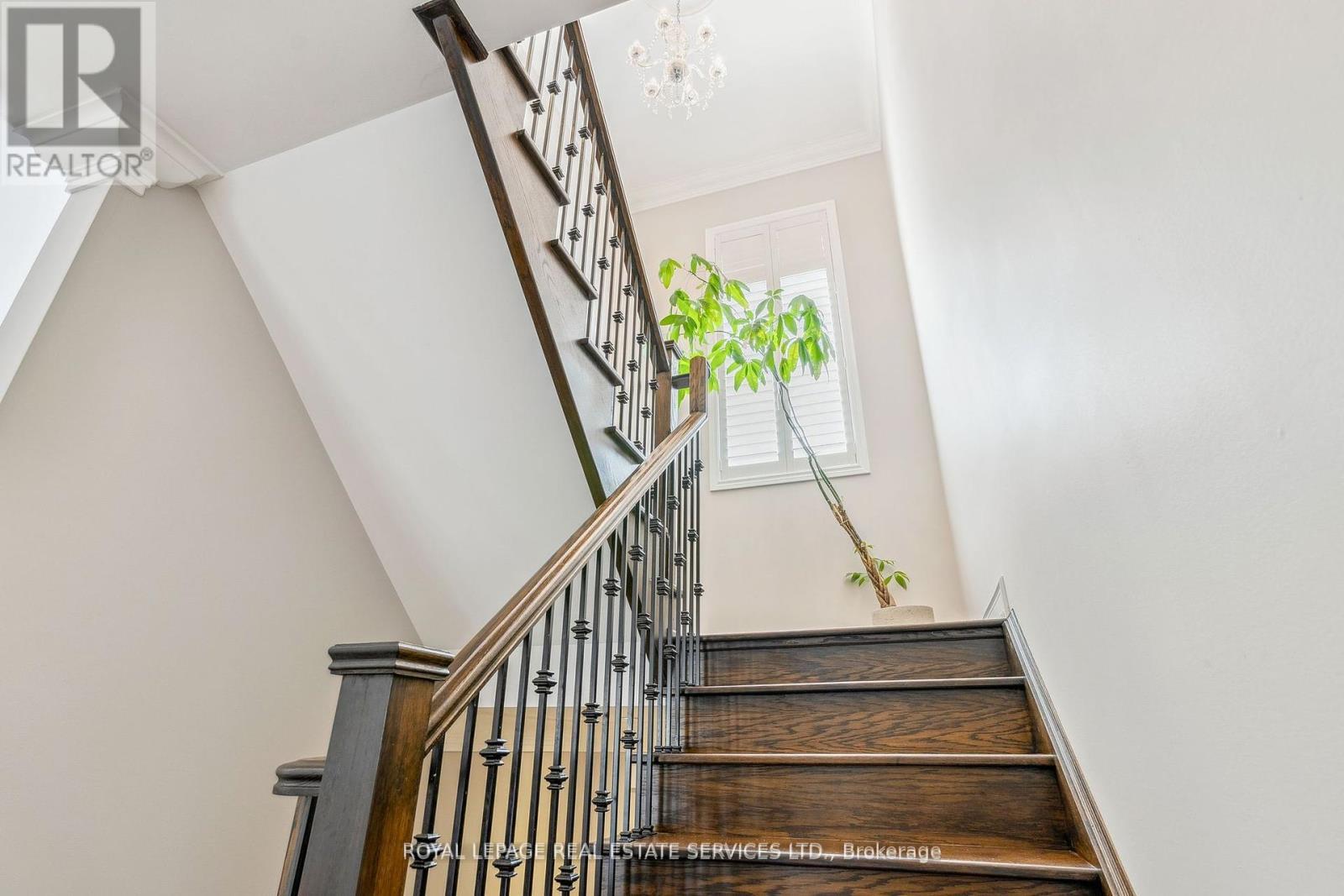 












63 LONG BRANCH AVENUE

,
Toronto,




Ontario
M8W3J3

