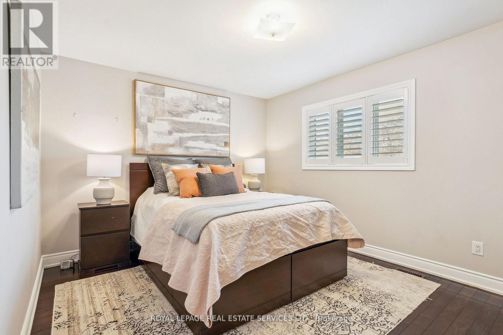 












63 LONG BRANCH AVENUE

,
Toronto,




Ontario
M8W3J3

