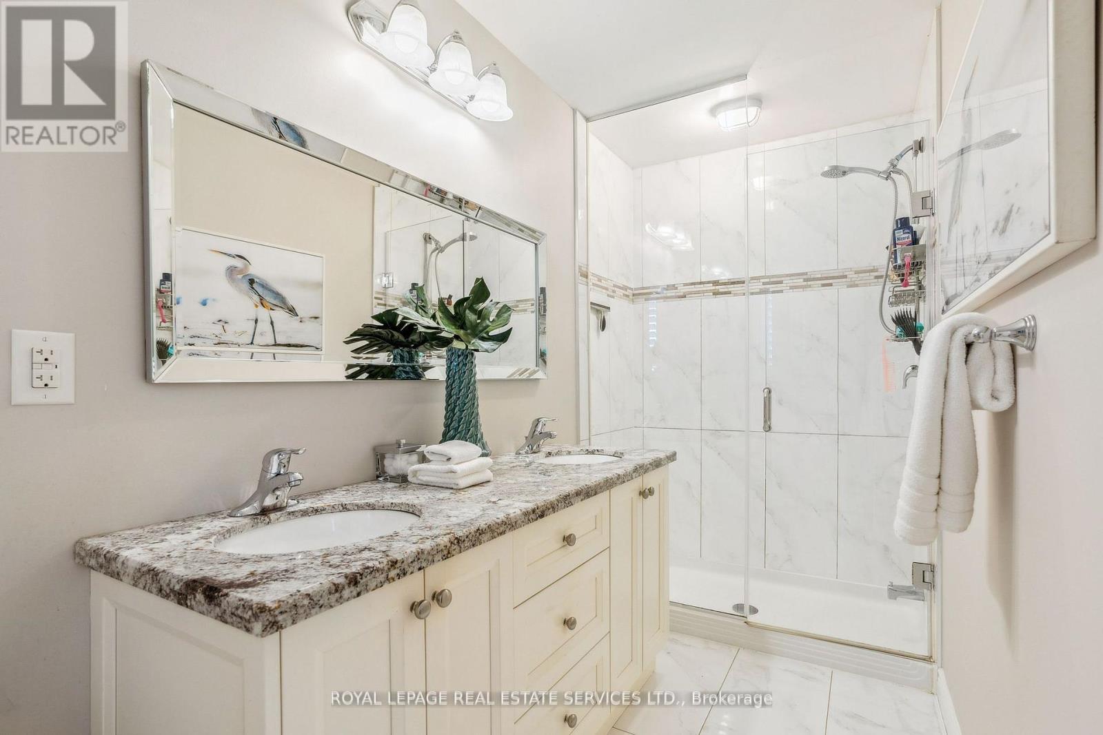 












63 LONG BRANCH AVENUE

,
Toronto,




Ontario
M8W3J3

