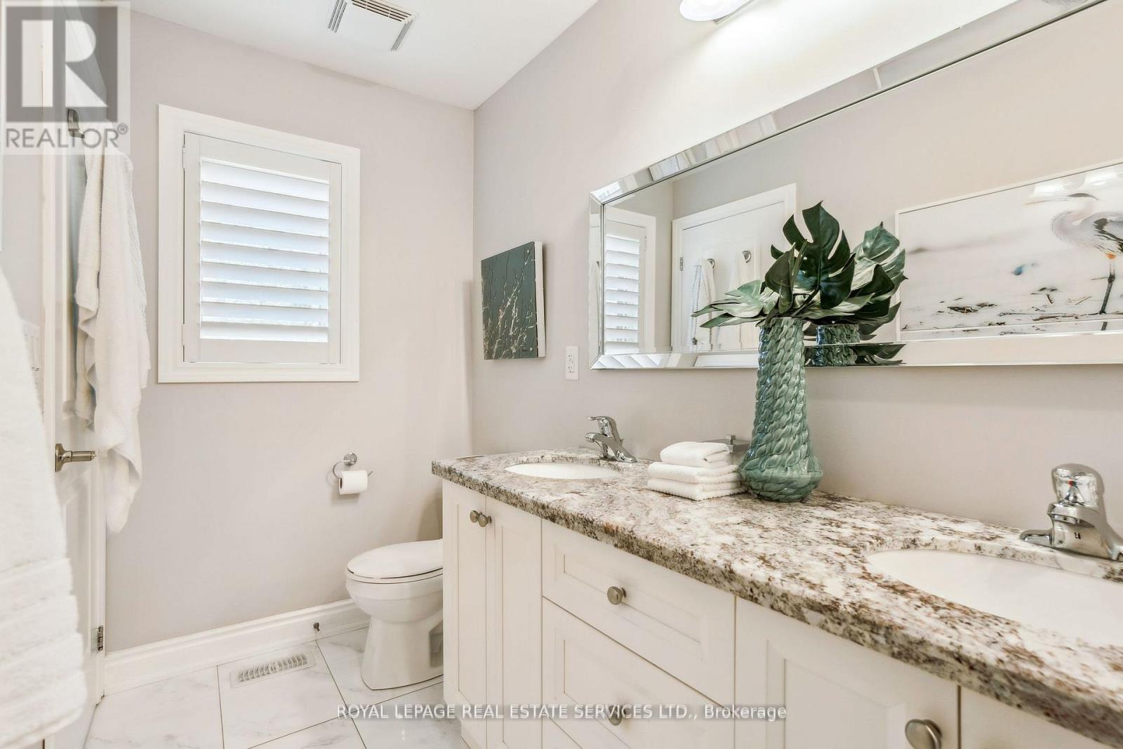 












63 LONG BRANCH AVENUE

,
Toronto,




Ontario
M8W3J3

