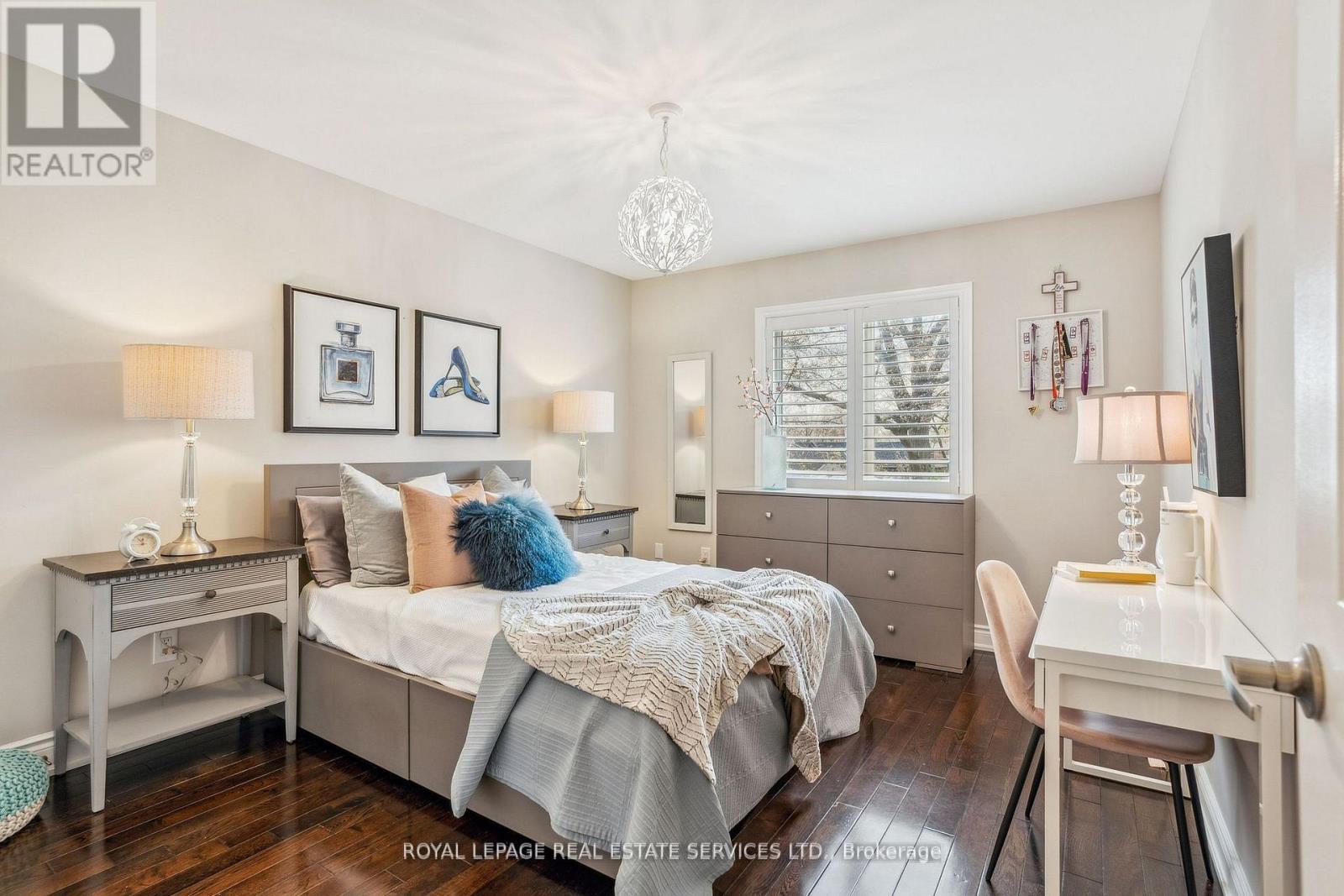 












63 LONG BRANCH AVENUE

,
Toronto,




Ontario
M8W3J3

