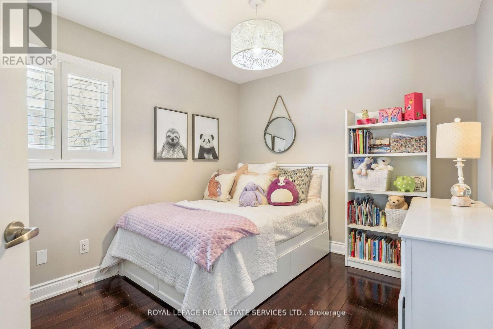 












63 LONG BRANCH AVENUE

,
Toronto,




Ontario
M8W3J3

