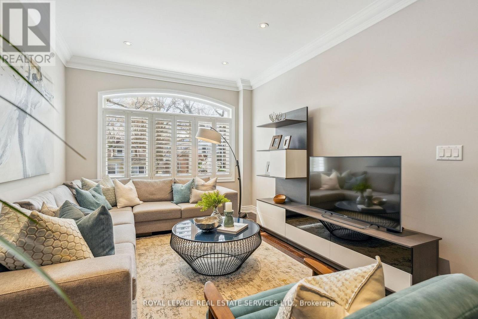 












63 LONG BRANCH AVENUE

,
Toronto,




Ontario
M8W3J3

