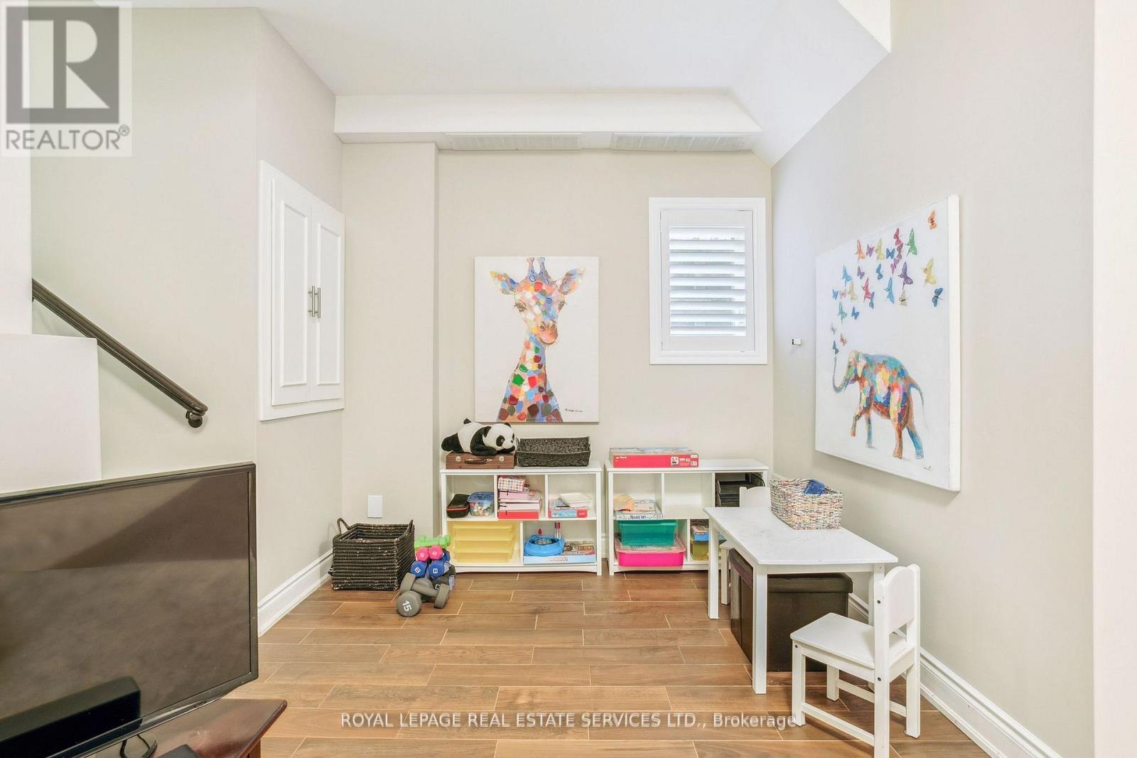 












63 LONG BRANCH AVENUE

,
Toronto,




Ontario
M8W3J3

